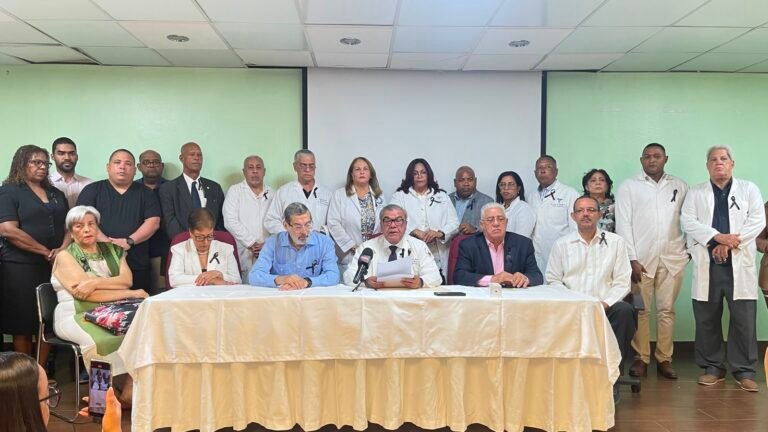 Movimientos Médicos denuncian crisis del sector salud y llaman a rechazar complicidad entre autoridades del CMD y el Gobierno