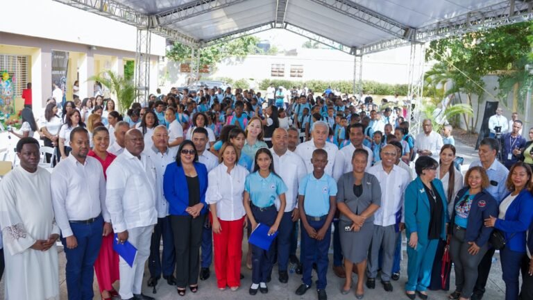 Regional 15 de Educación inicia con éxito año escolar 2026-2027 con 422,937 estudiantes convocados