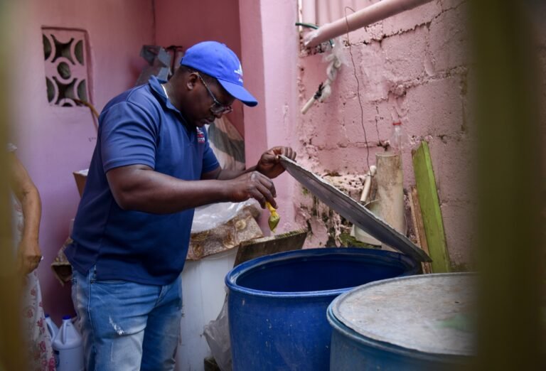 Salud Pública refuerza acciones contra el dengue y llama a eliminar criaderos desde el hogar