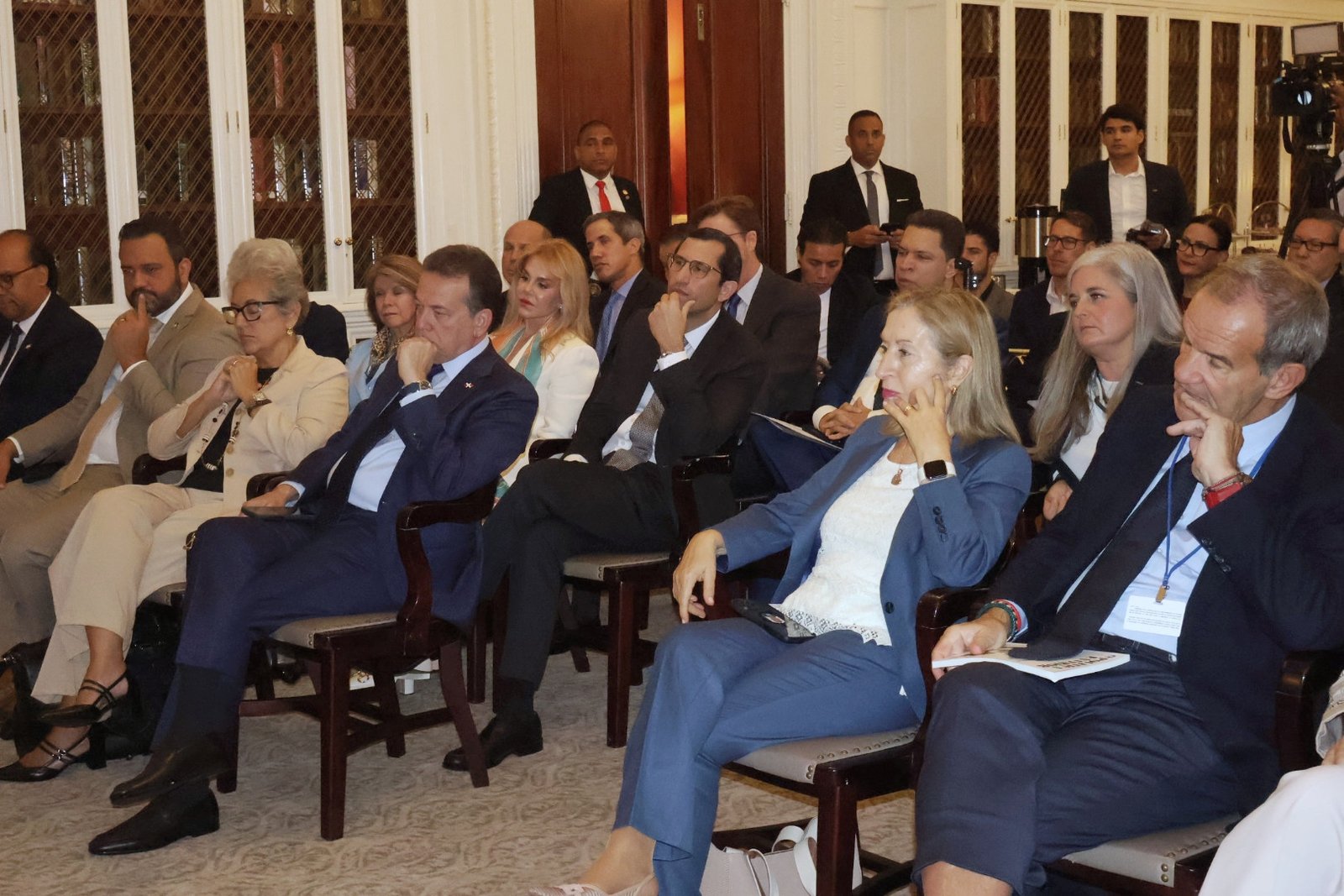 Presidente Abinader, ante empresarios de CEAPI: “En RD crecemos al 5%, reducimos la pobreza, y tenemos estabilidad política y social, sin polarizaciones ni extremismos”
