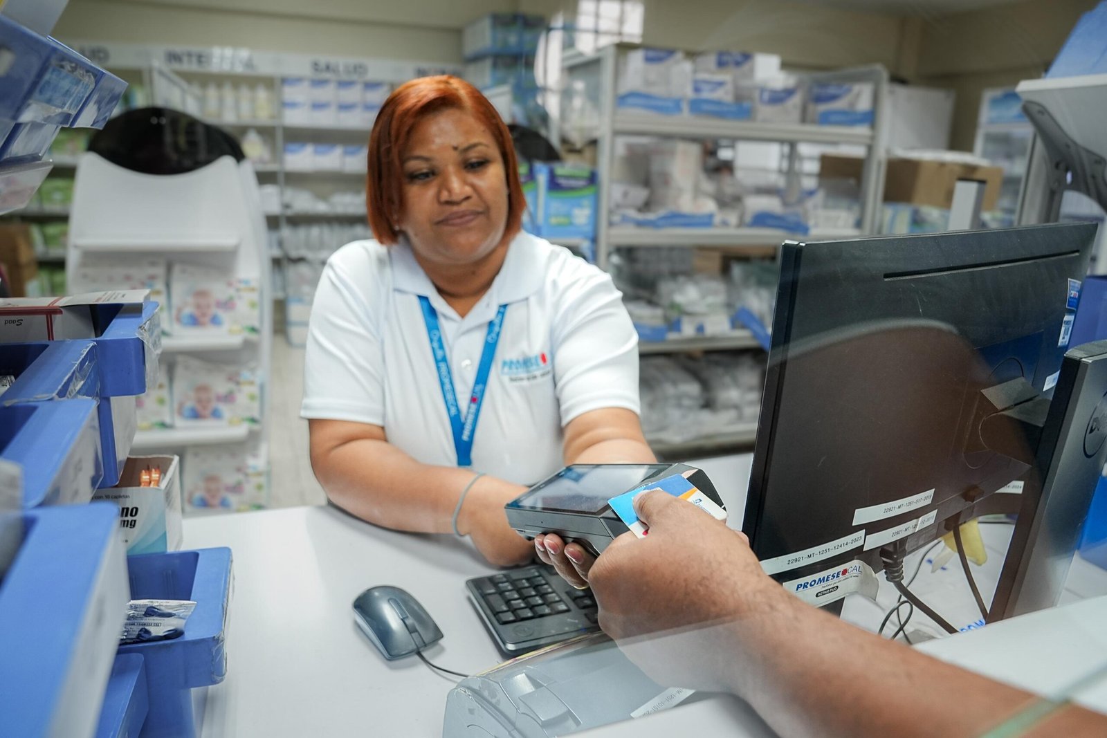 PROMESE/CAL inicia plan piloto de cobro con tarjetas de crédito en Farmacias del Pueblo