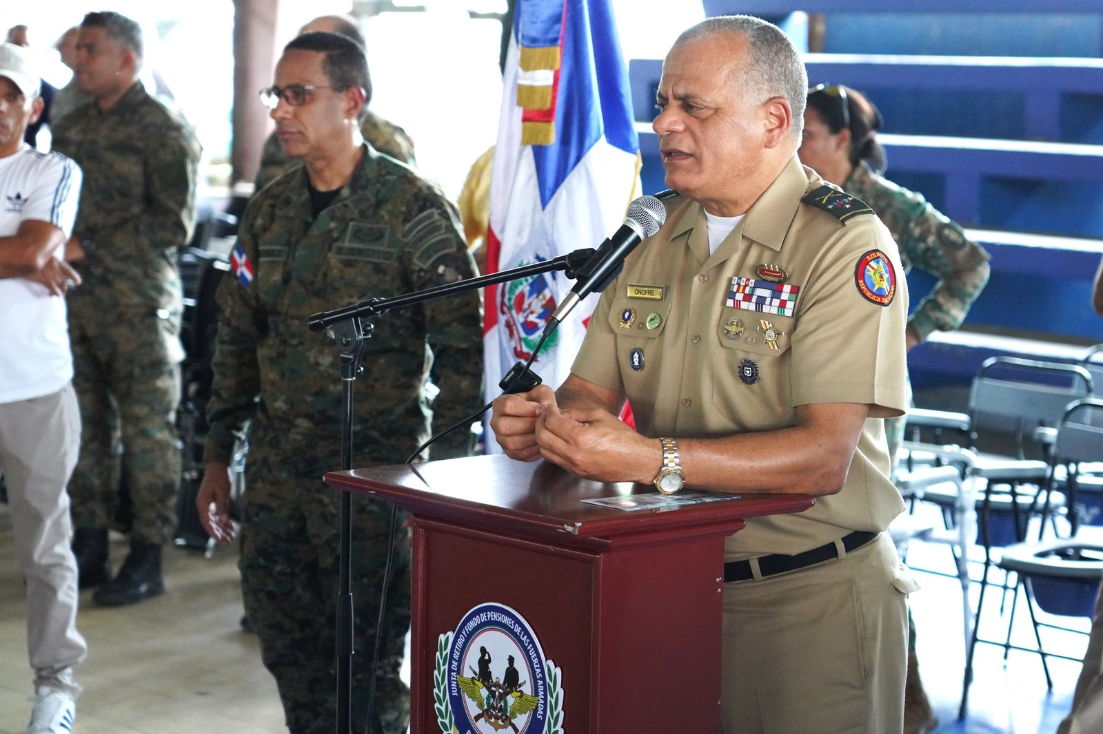MIDE fortalece asistencia a militares retirados y anuncia almuerzo navideño con el presidente Abinader