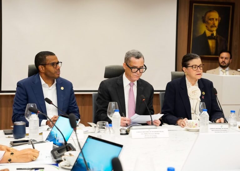 CNSS logra cobertura del 100 % para 13 medicamentos de alto costo mediante el FOMAC