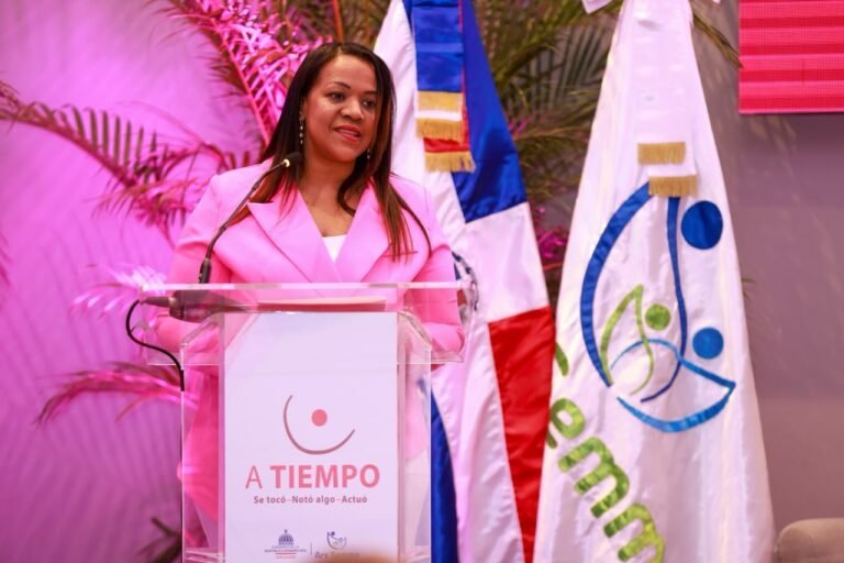 ARS SEMMA realiza conversatorio sobre cáncer de mama y anuncia cobertura del 100% en mamografías y sonografías durante octubre