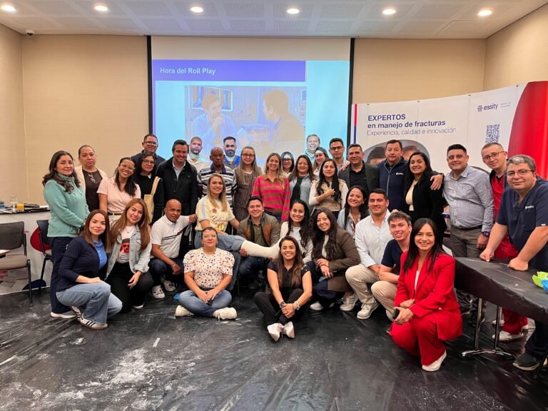 Técnicos del Hospital Darío Contreras reciben entrenamiento en Colombia sobre nuevos métodos de enyesado y manejo de fracturas