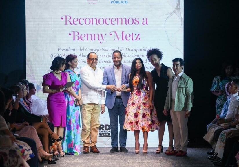 Benny Metz recibe reconocimiento de Procuradora General y Ministro de Justicia por su trabajo en favor de la personas con discapacidad