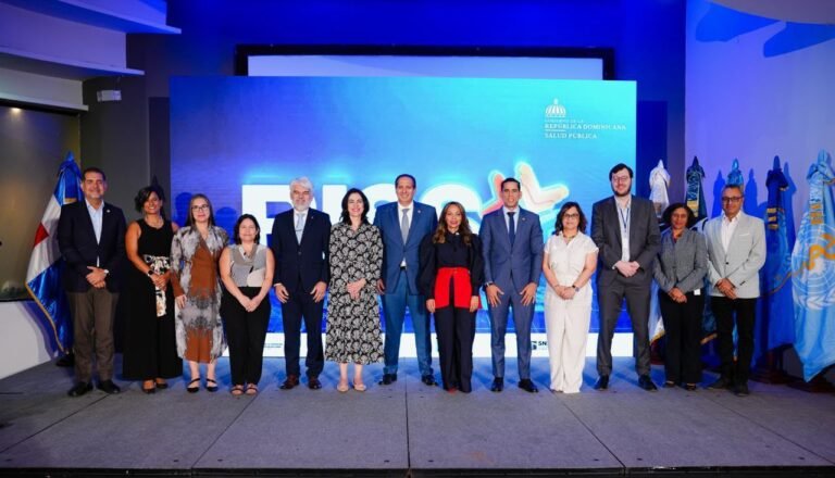 Ministerio de Salud presenta plan para mejorar la atención médica en tres provincias y evalúa servicios de salud en siete regiones