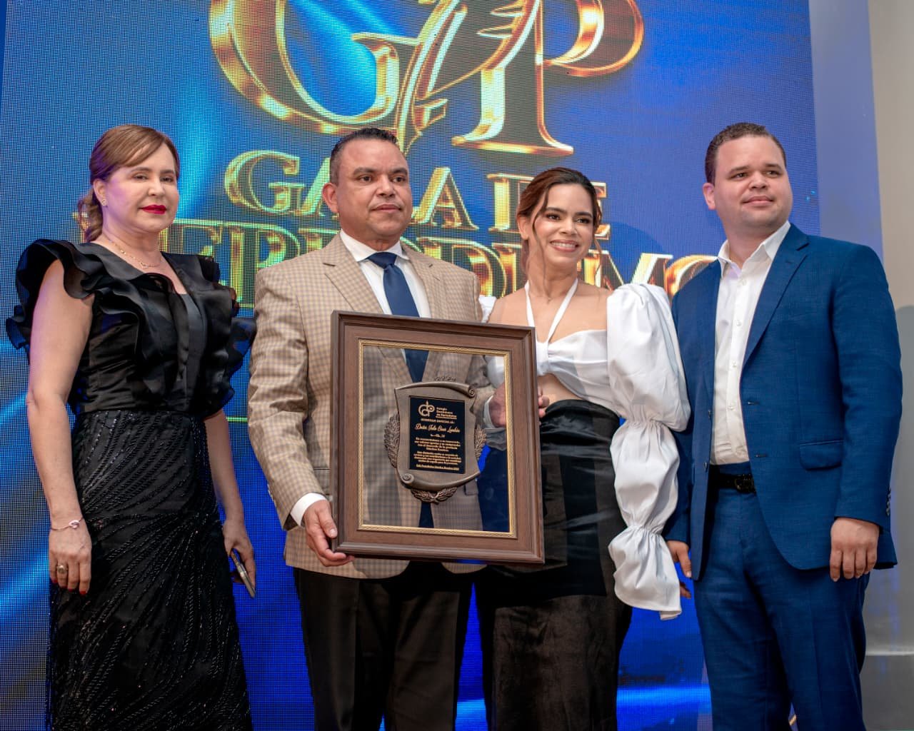 Gala de Periodismo Sánchez Ramírez reconoce al doctor Julio Landrón de la Rosa