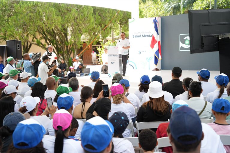 SNS realiza primera caminata por la salud mental y destaca aumento de camas para atención especializada